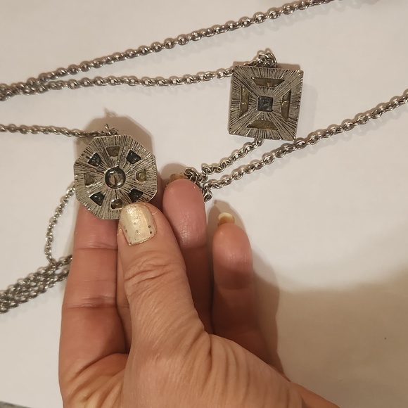 Two toned triple Strand medallion vintage necklace - Picture 4 of 4